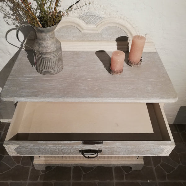 Skænk m/mange detaljer
