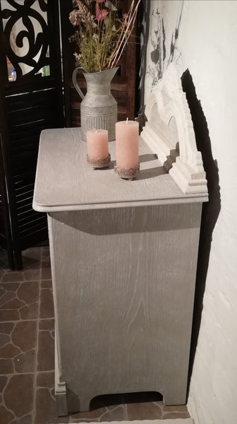 Skænk m/mange detaljer